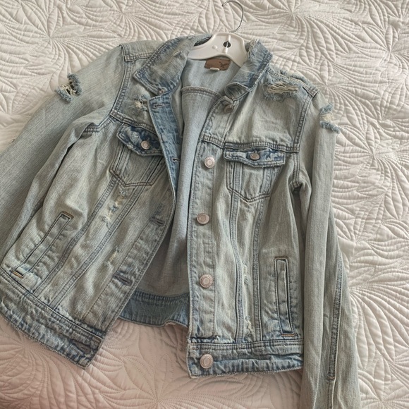 American Eagle Jean Jacket with rips - Picture 1 of 2